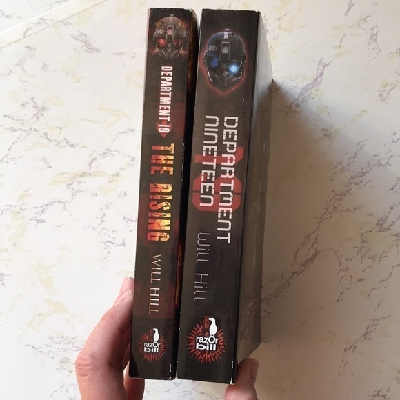 DEPARTMENT 19 set of 2 softcover books - Picture 3 of 4